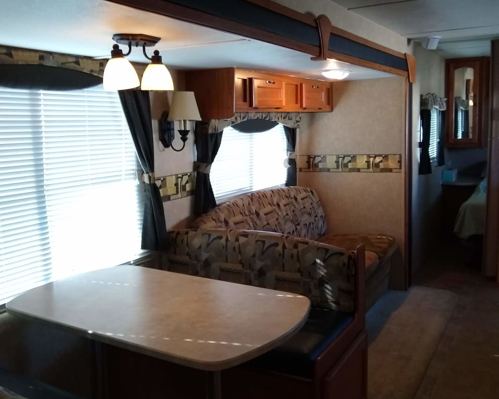 2008 Frontier Hyperlite 28RBH Travel Trailer for rent in Goddard Kansas
