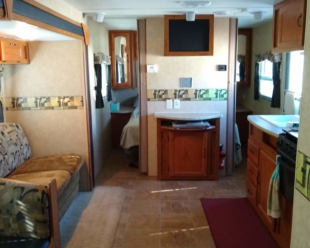 2008 Hyperlite 28RBH  by Frontier for rent in 67052