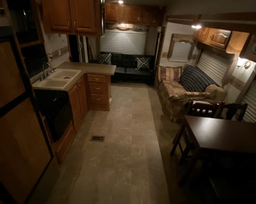 2012 Fifth Wheel RV for Rent in Port Sulphur, Louisiana