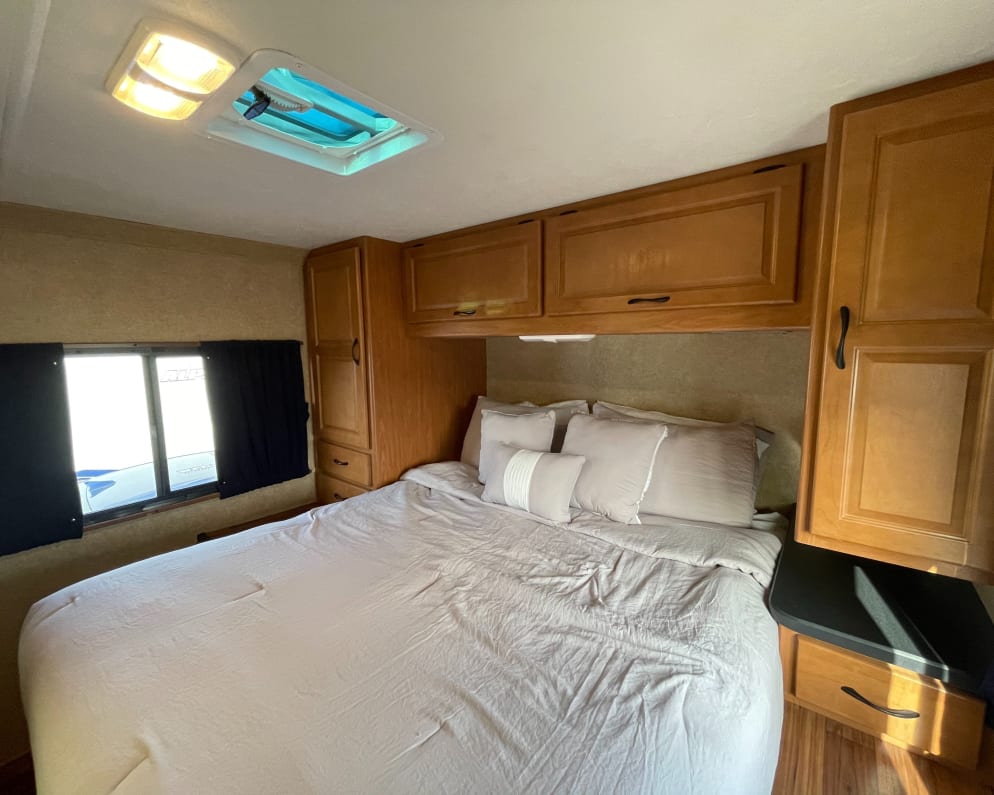 2016 Four Winds Majestic  by Thor Motor Coach for rent in 92841