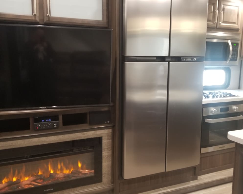 2019 Fifth Wheel RV for Rent in Northglenn, Colorado