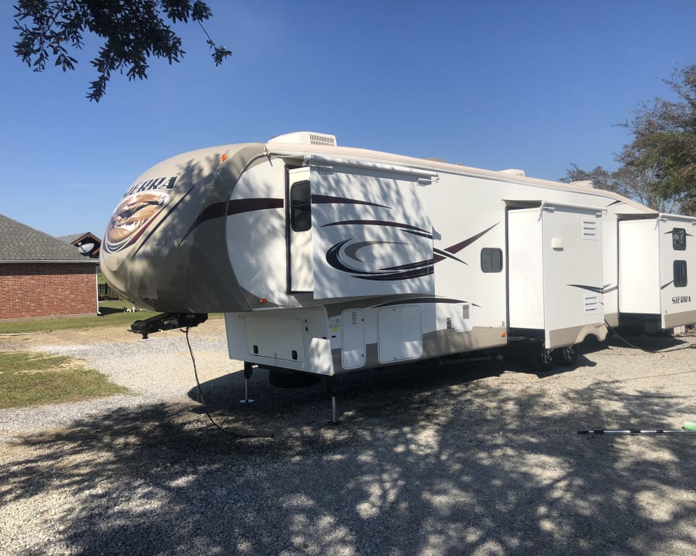 2015 Fifth Wheel RV for Rent in LaPlace, Louisiana