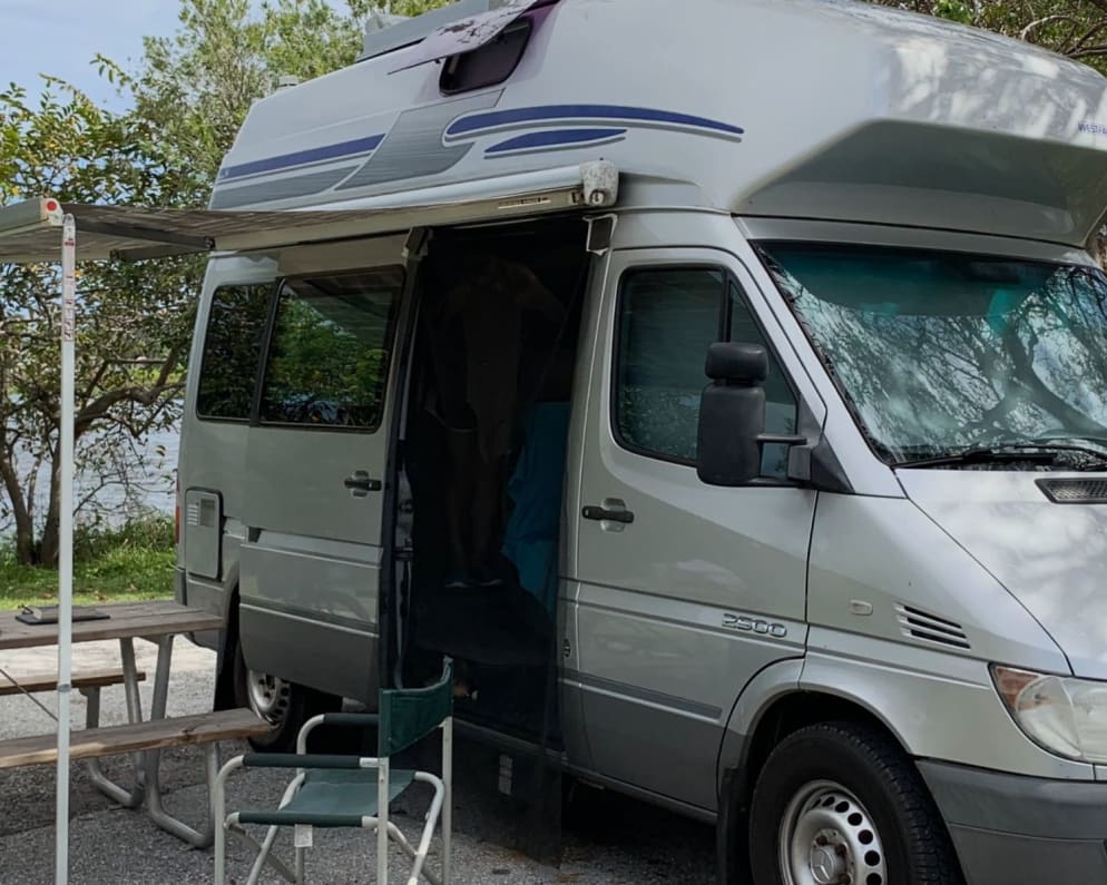 2005 Class B RV for Rent in Prospect, Connecticut