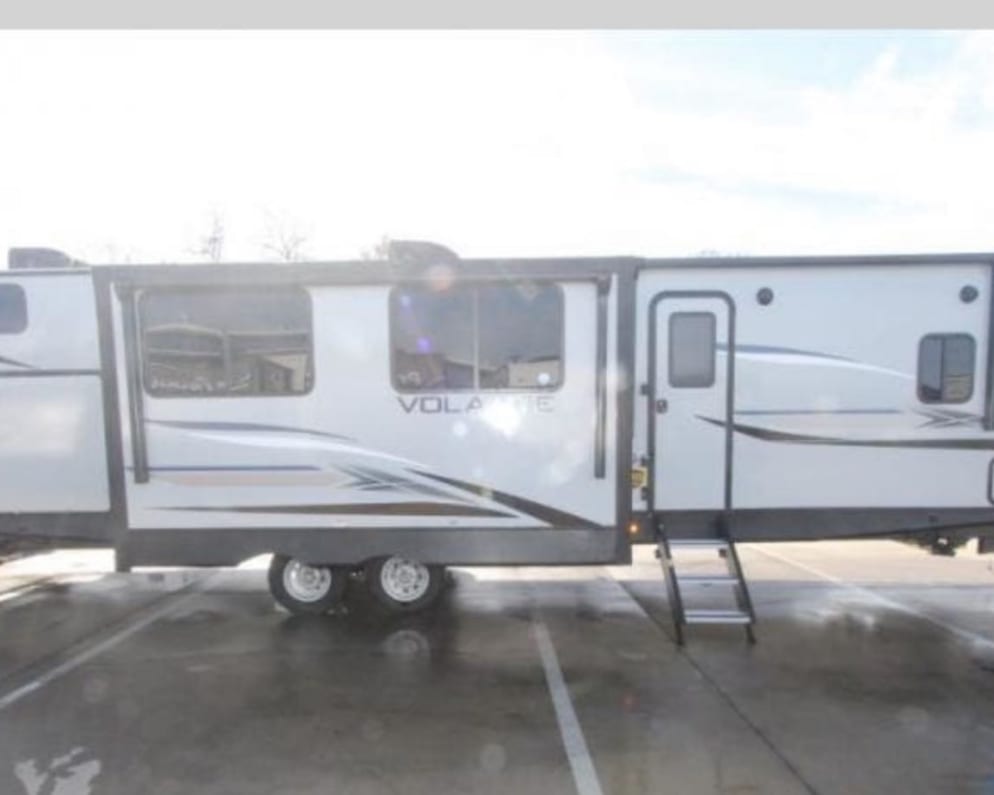 2020 crossroads Volante available for rent in Muskegon Michigan