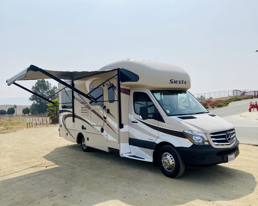 2017 Thor Motor Coach Siesta Class C for rent in Brea California