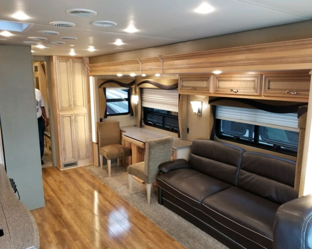 2015 Newmar Canyon Star available for rent in Cottage Grove Minnesota