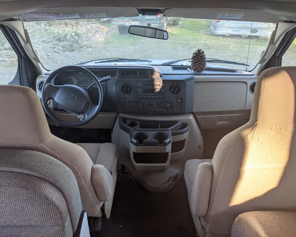 2015 Four Winds Majestic  by Thor Motor Coach for rent in 92109