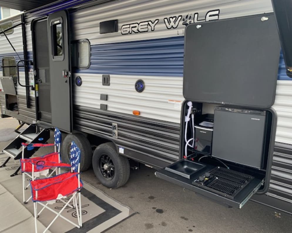 2021 Grey Wolf 27DBH  by Cherokee for rent in 80621