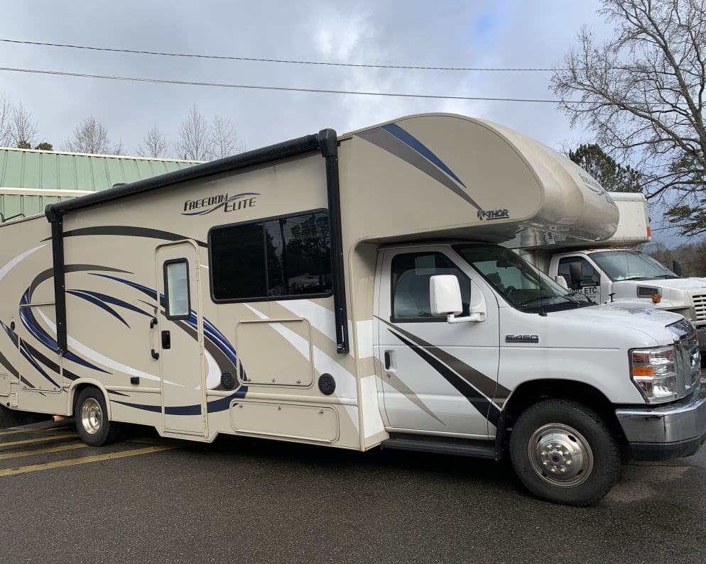 Beautiful Class C motorhome includes outside kitchen and TV 