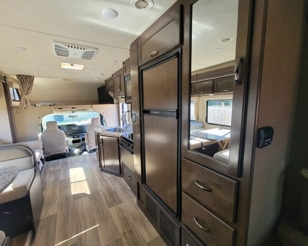 2019 Thor Motor Coach Freedom Elite
