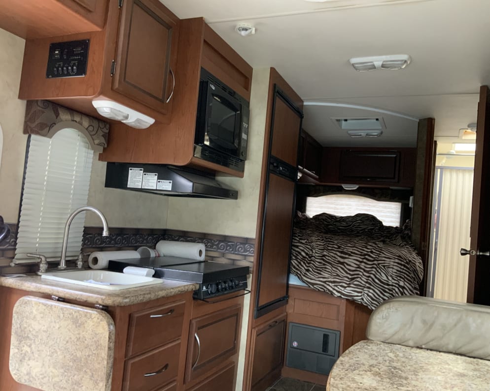 2013 Thor Motor Coach Four Winds available for rent in Weatherford Texas