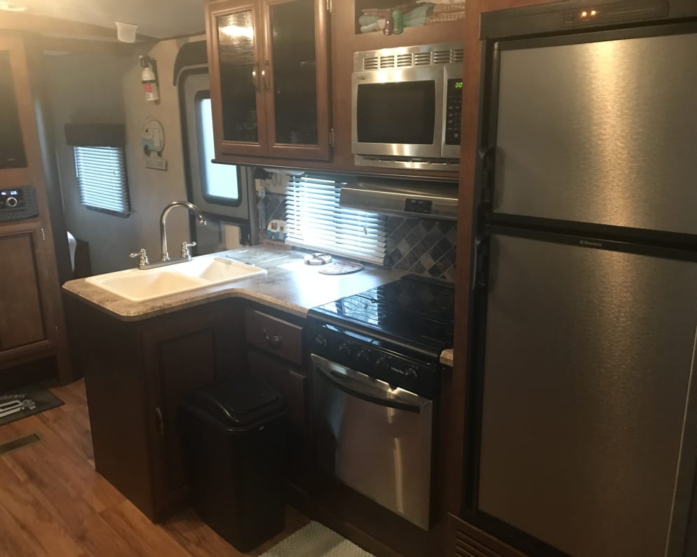 Gas/Electric fridge and freezer, gas stove and oven, Elec microwave