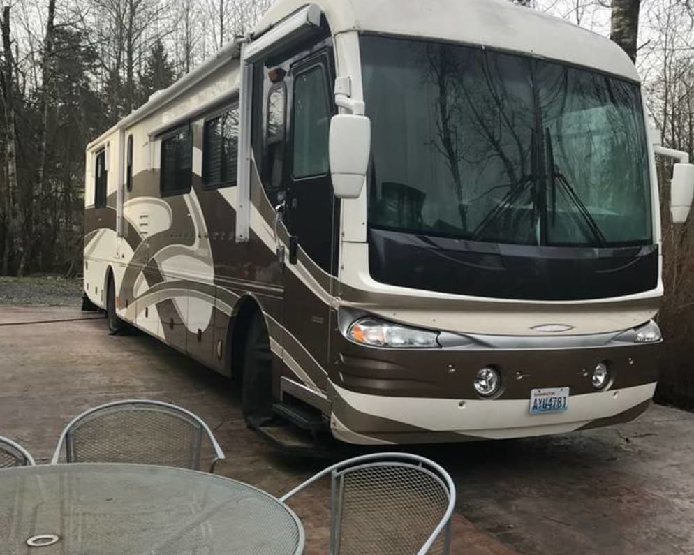 2002 Class A RV for Rent in Armada, Michigan
