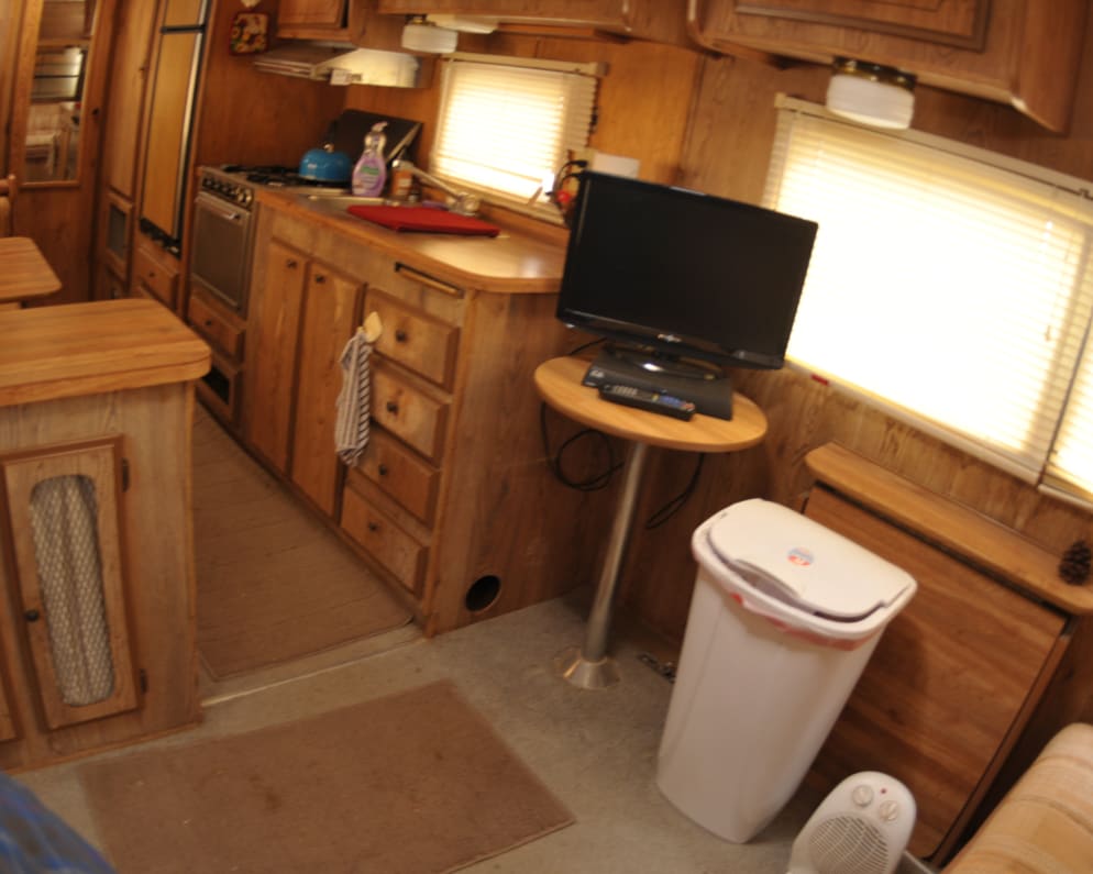 1986 Travel Trailer RV for Rent in Acton, California