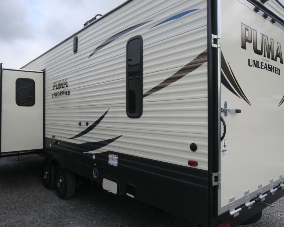 2020 Fifth Wheel RV for Rent in Roberta,
