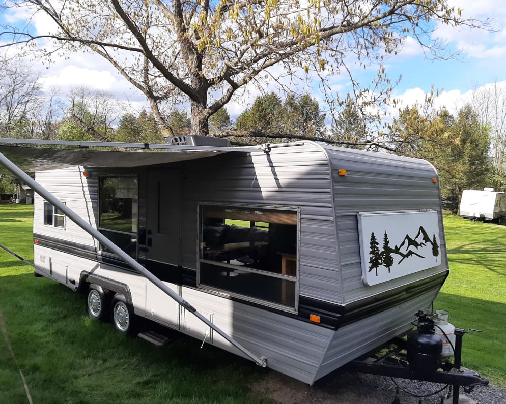 1990 Travel Trailer RV for Rent in Montour Falls, New York