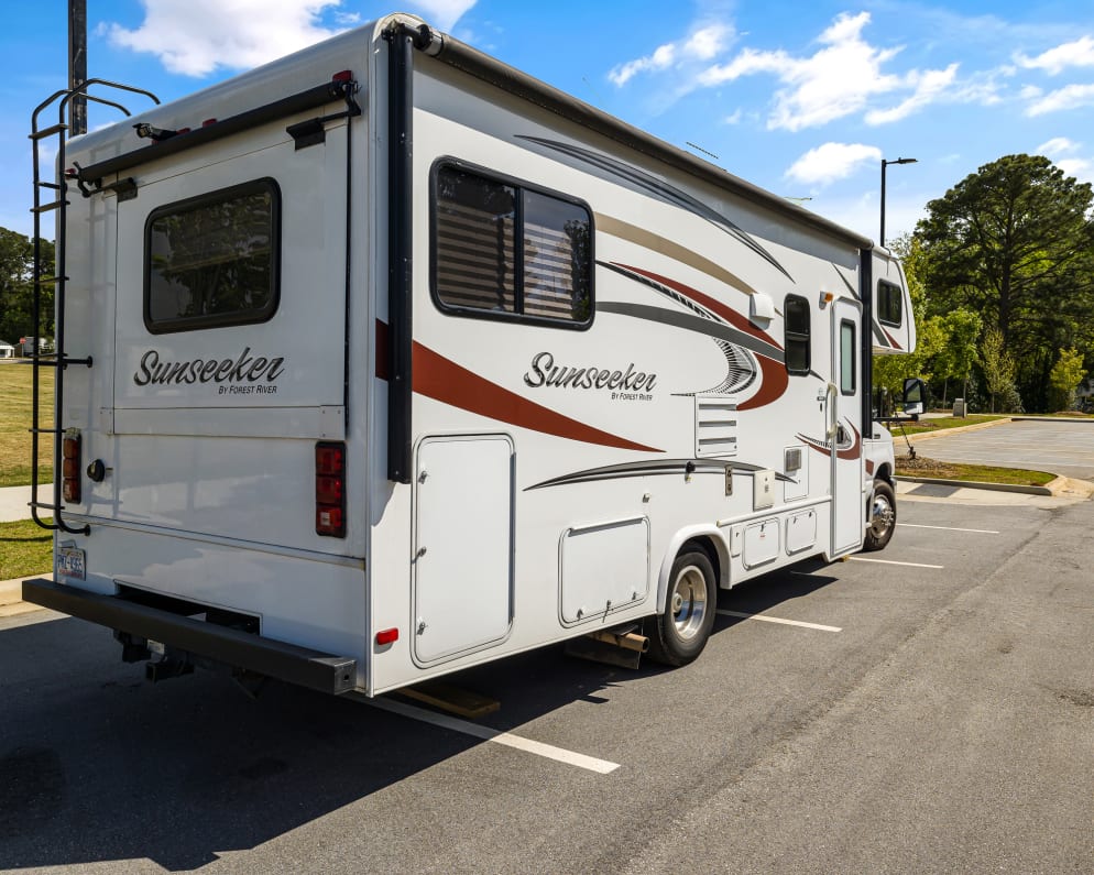 2015 Sunseeker  by Forest River for rent in 17572