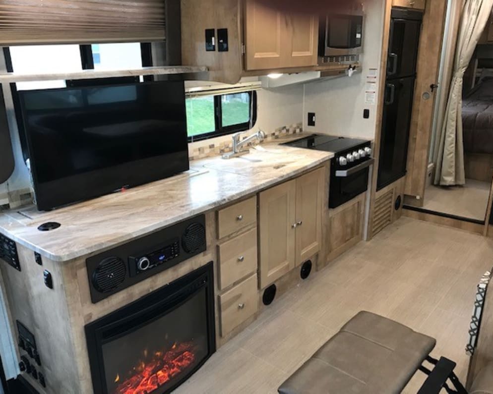 2018 Leprechaun  by Coachmen for rent in 43056