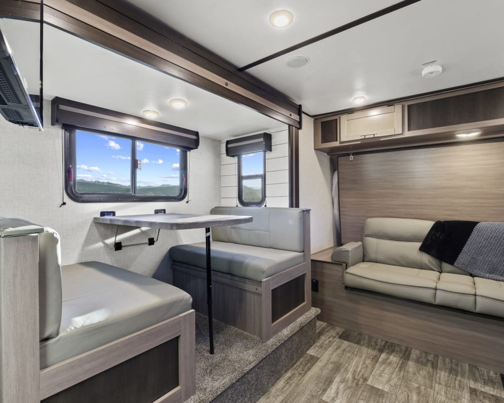 2021 Sunset Trail Super Lite  by Crossroads for rent in 91350