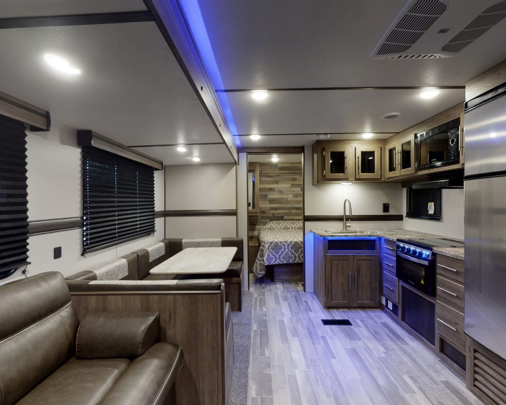 Photo taken from Crossover website (https://www.crossroadsrv.com/products/travel-trailers/zinger/floorplans/zr280bh/). Detailed pictures to come!