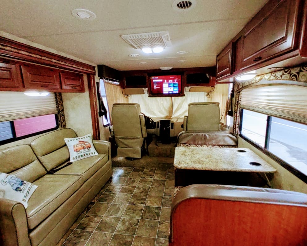 2011 Thor Motor Coach Hurricane Class A for rent in McKeesport Pennsylvania