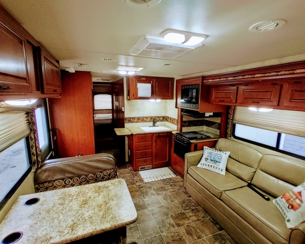 2011 Thor Motor Coach Hurricane available for rent in McKeesport Pennsylvania