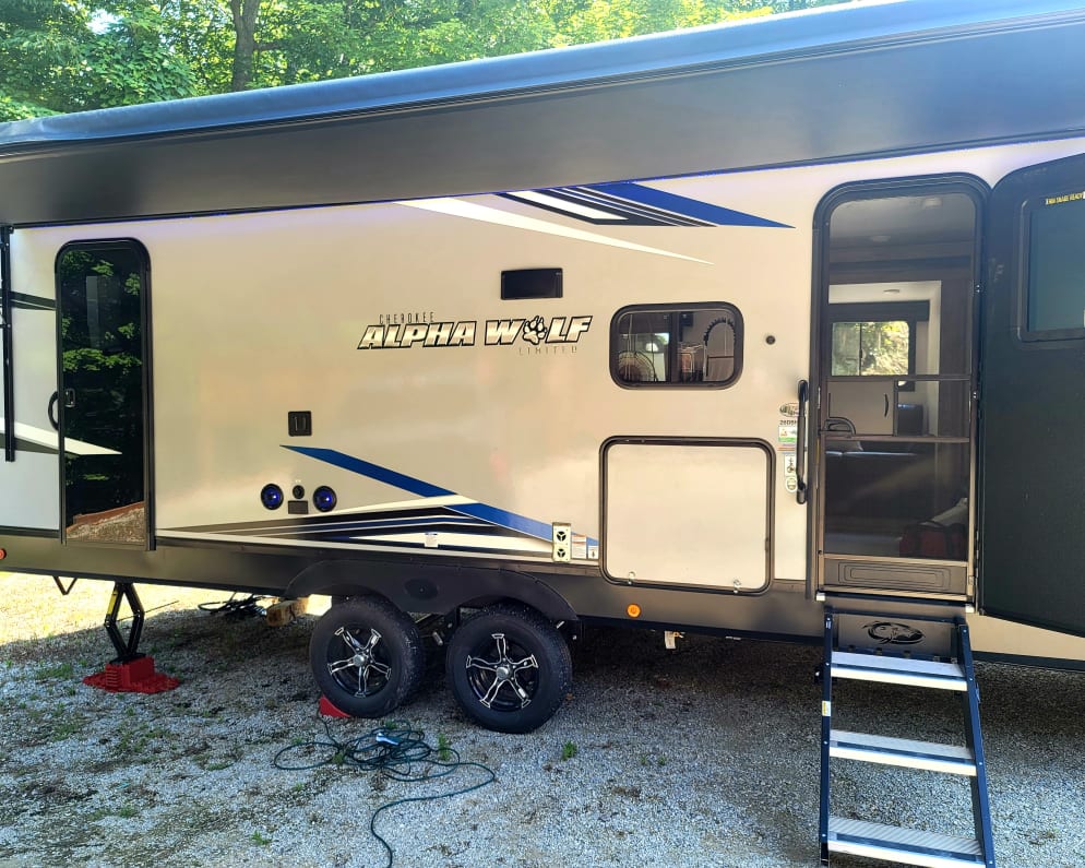 2021 Cherokee Alpha Wolf  by Forest River for rent in 40391