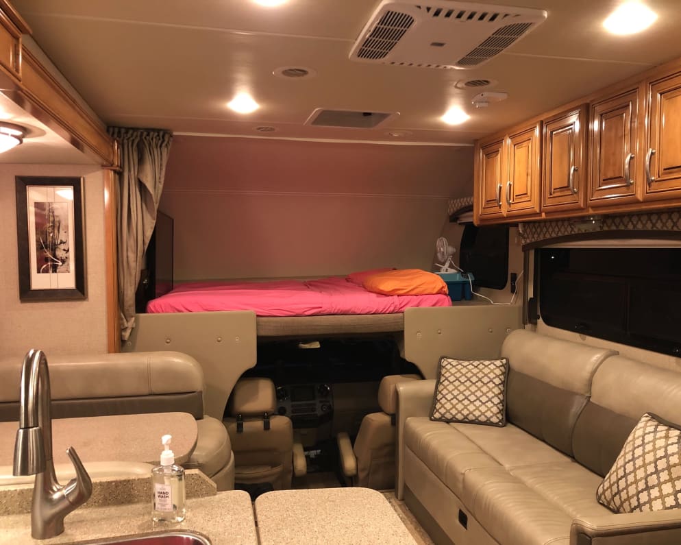 2017 Thor Chateau Class C for rent in Livonia Michigan