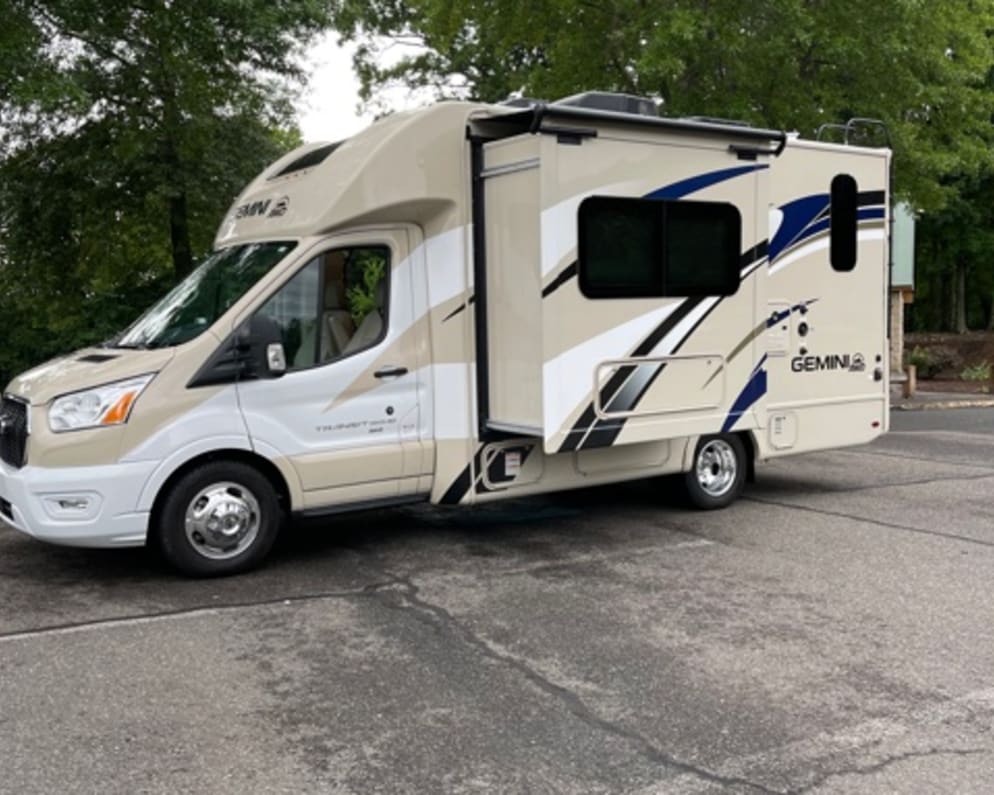 2021 Class B RV for Rent in Waterbury, Connecticut