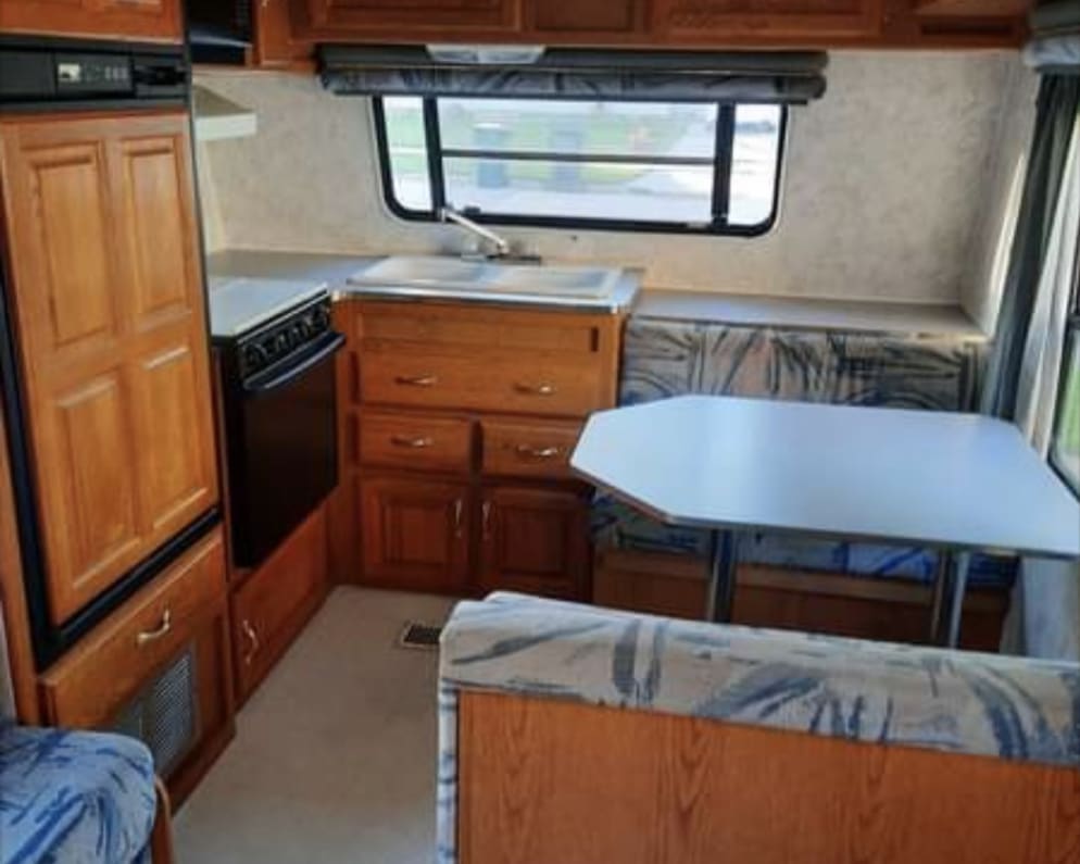 1998 Travel Trailer RV for Rent in Grafton, Wisconsin