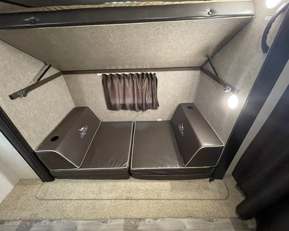 2018 Flight SLX  by Jayco for rent in 58801