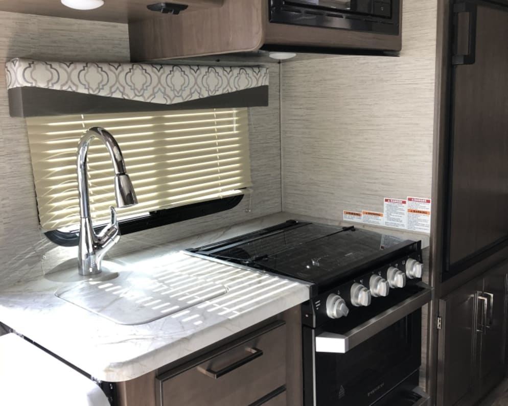 2021 Freedom Elite  by Thor Motor Coach for rent in 98272
