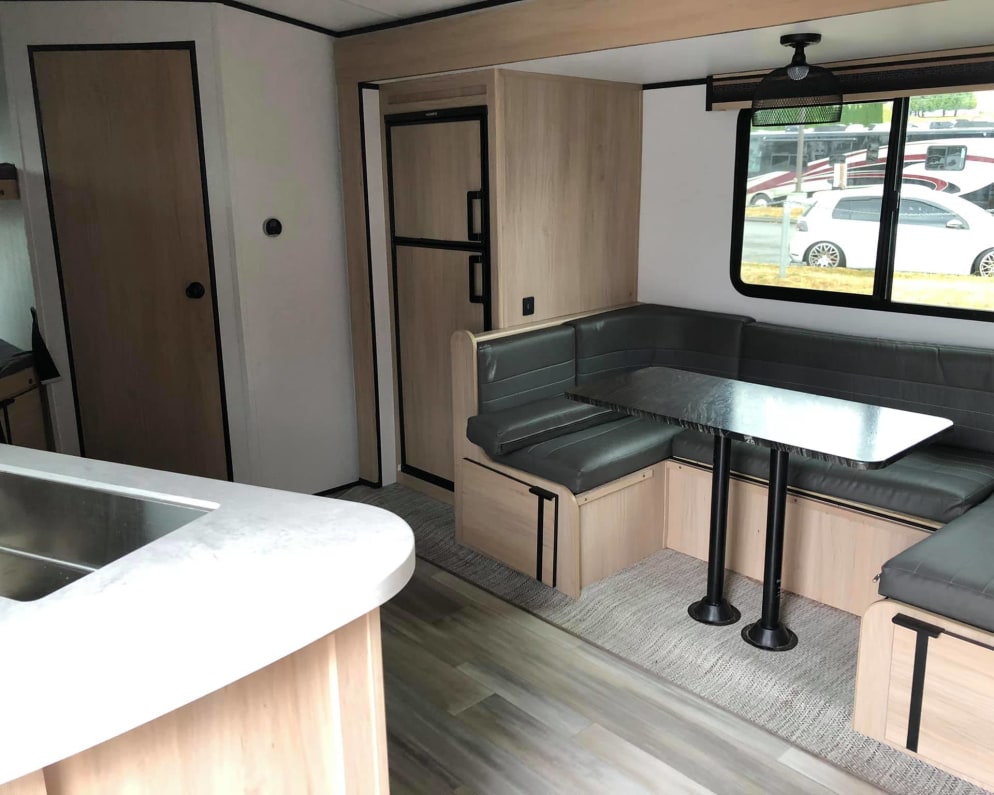 2021 Cruiser Rv Corp Radiance