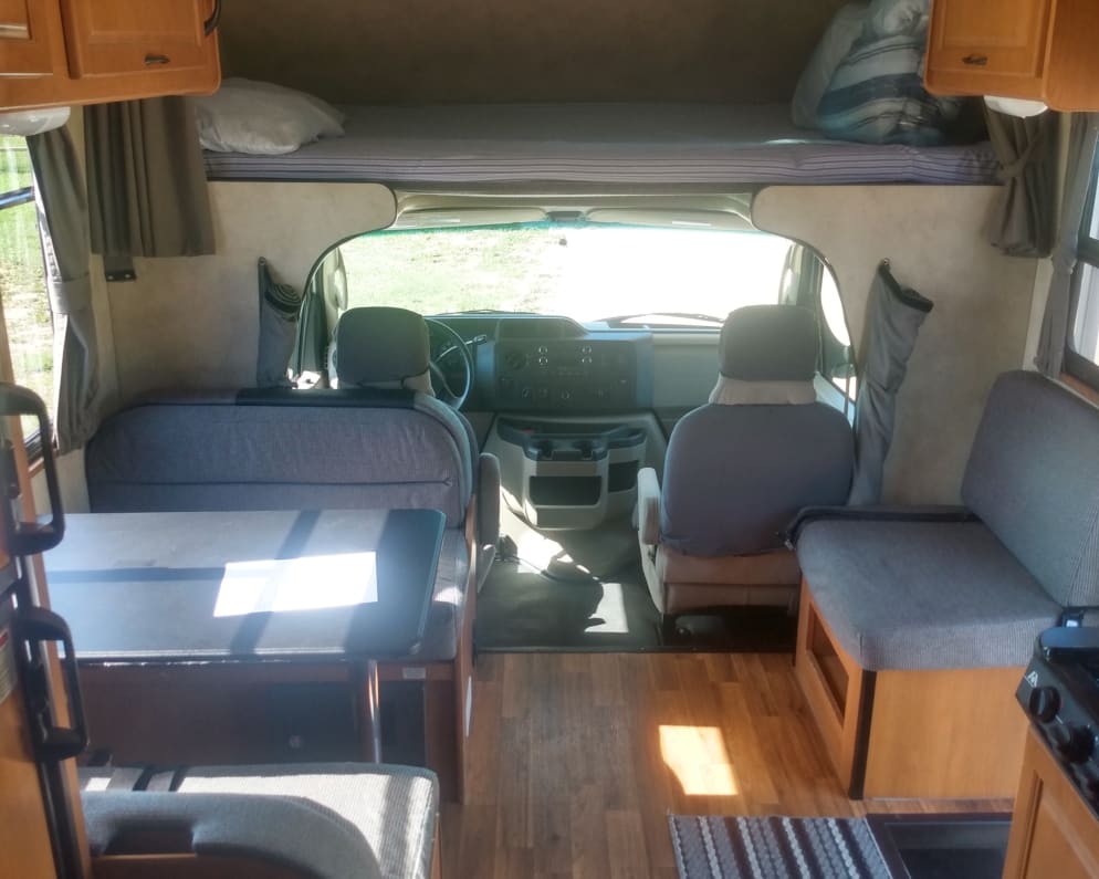 2013 Thor Motor Coach Four Winds Majestic available for rent in Spruce Grove Alberta