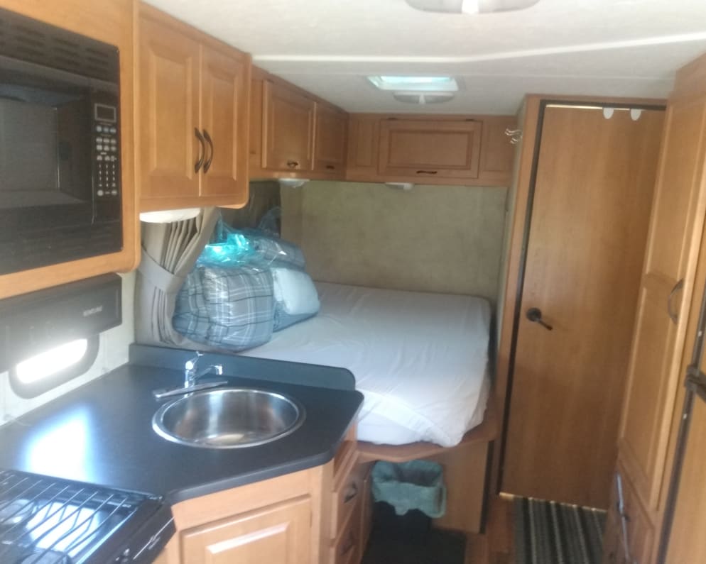 2013 Four Winds Majestic  by Thor Motor Coach for rent in T7X3V6