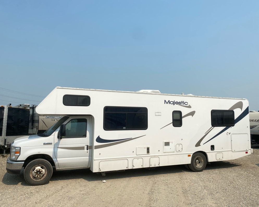 2012 Thor Motor Coach Four Winds Majestic Class C for rent in Calgary Alberta