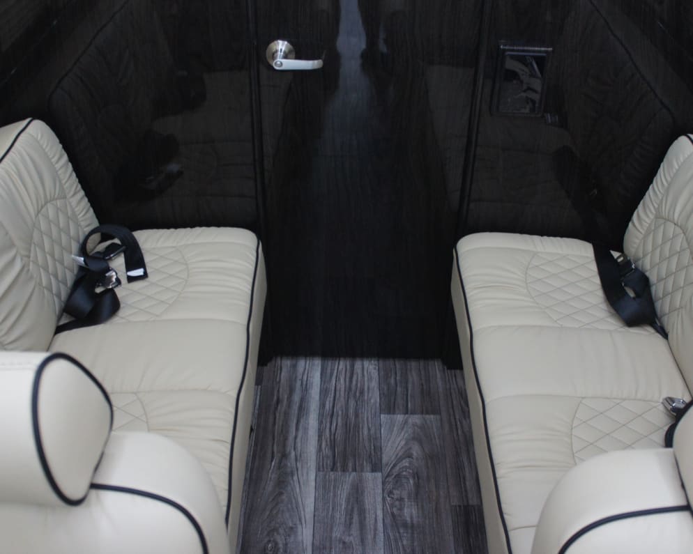 2022 Class B RV for Rent in Mundelein, Illinois