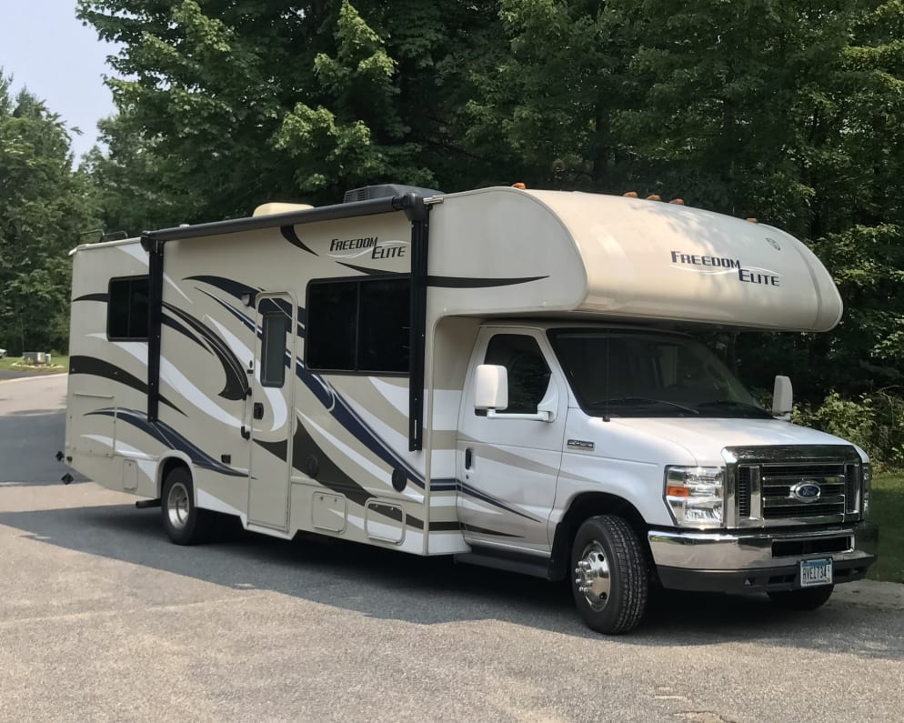 2015 Thor Motor Coach Freedom Elite Class C for rent in Brainerd Minnesota