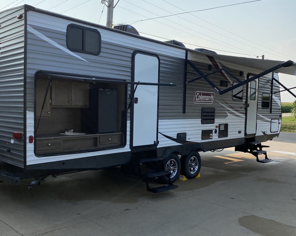 Travel Trailer RV for Rent in Farley, Iowa