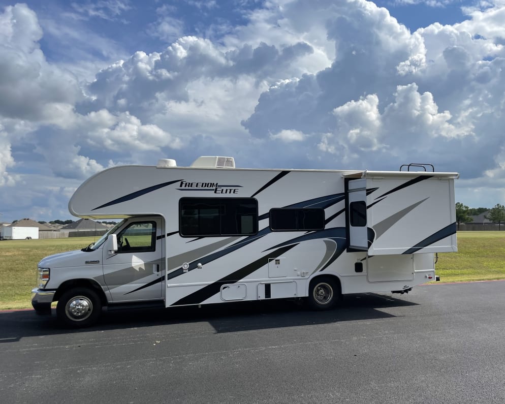 2022 Thor Motor Coach Freedom Elite available for rent in Bentonville Arkansas