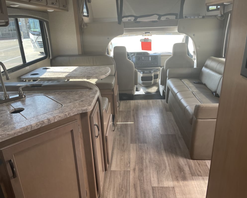 2021 Thor Four Winds available for rent in Grand Prairie Texas