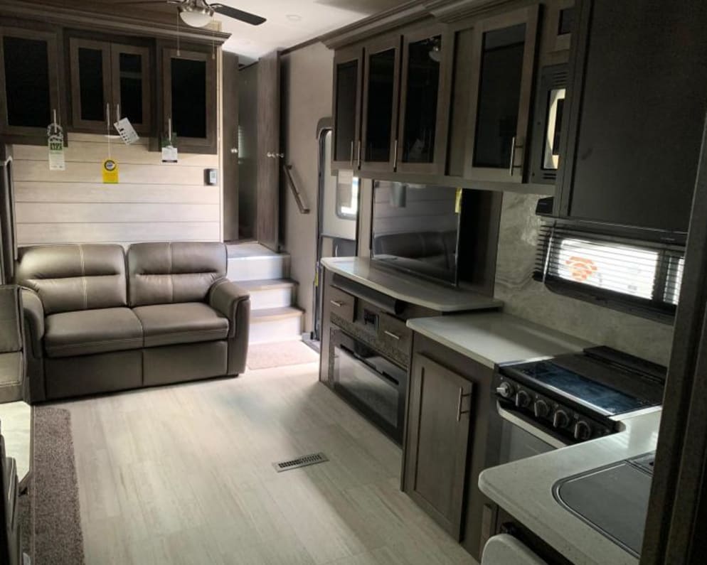2021 Fifth Wheel RV for Rent in Valrico, Florida