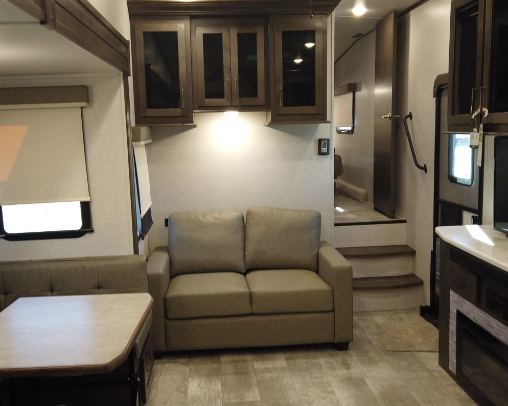2021 Fifth Wheel RV for Rent in Valrico, Florida