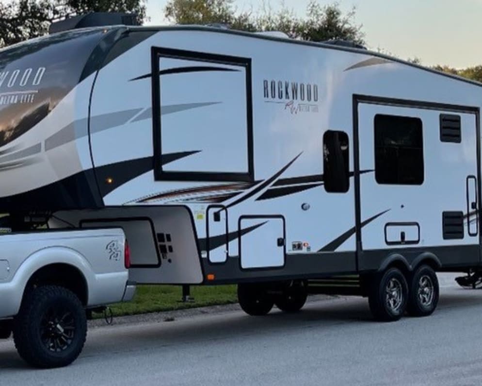 2021 Fifth Wheel RV for Rent in Valrico, Florida