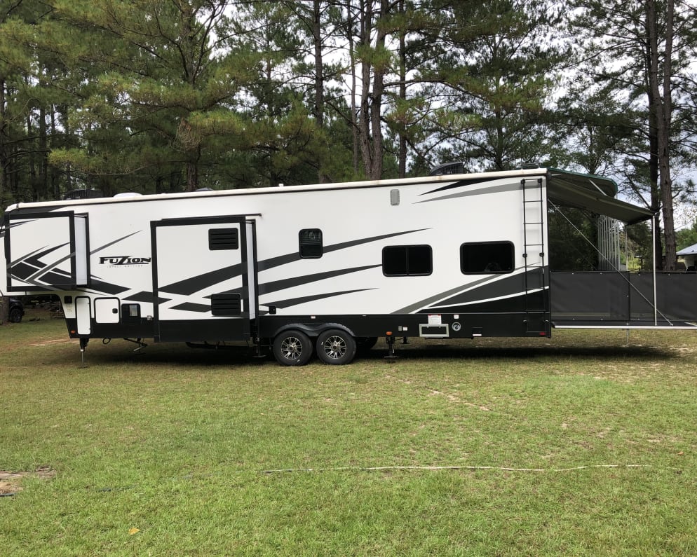 2021 Keystone Fuzion Fifth Wheel for rent in Commerce City Colorado
