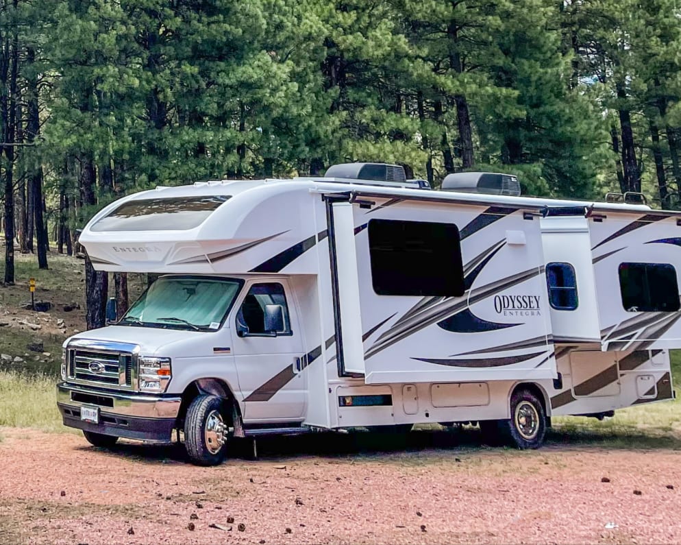 Experiencing the beautiful Arizona landscapes with the comfort of Sunrise the RV ☀️