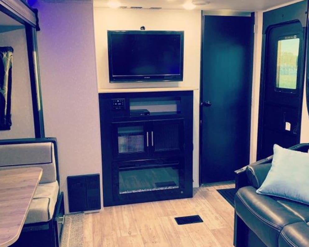 2022 Forest River Cherokee Cherokee Black Label Travel Trailer for rent in katy Texas