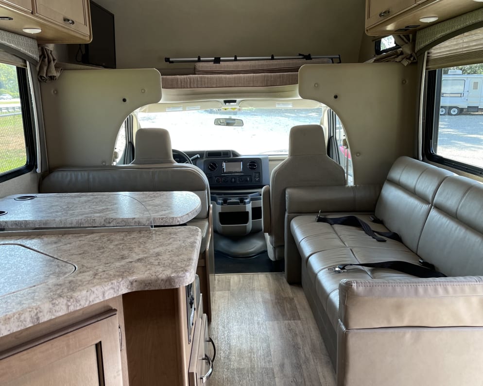 2021 THOR FOUR WINDS 26 B available for rent in Mitchell Indiana