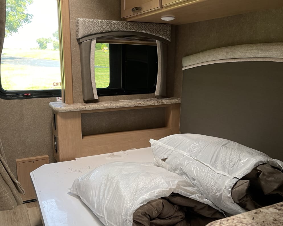 2021 FOUR WINDS 26 B  by THOR for rent in 47446