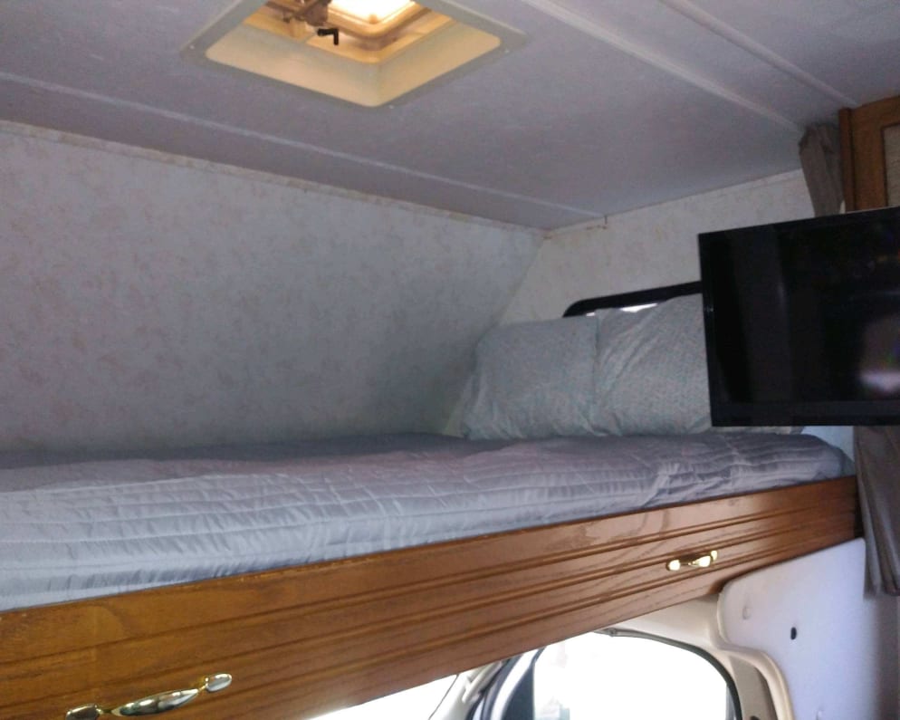 2001 Four Winds Chateau Class C for rent in DAVIS California